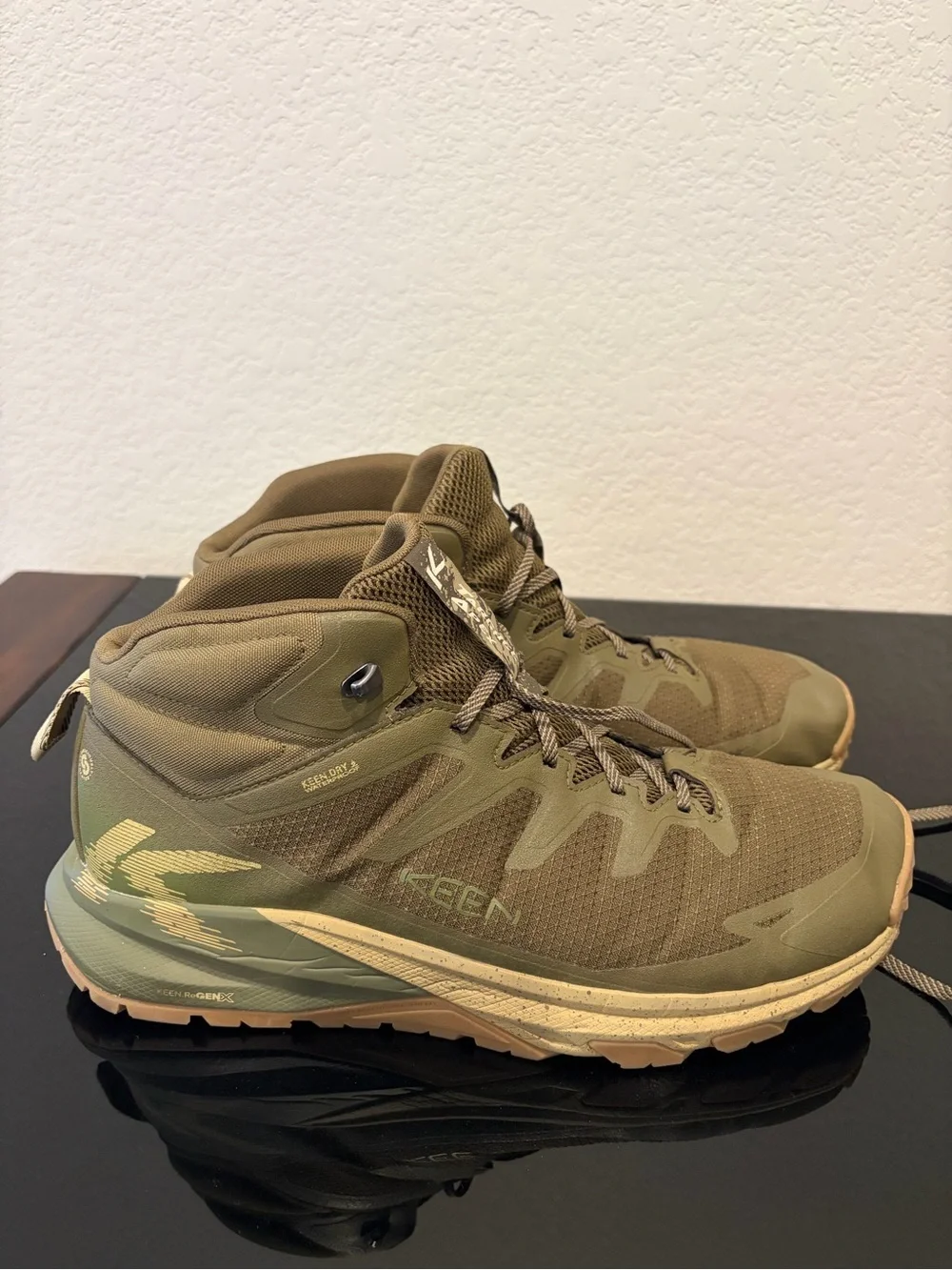 Keen Men's Hiking Boots in Olive/Tan